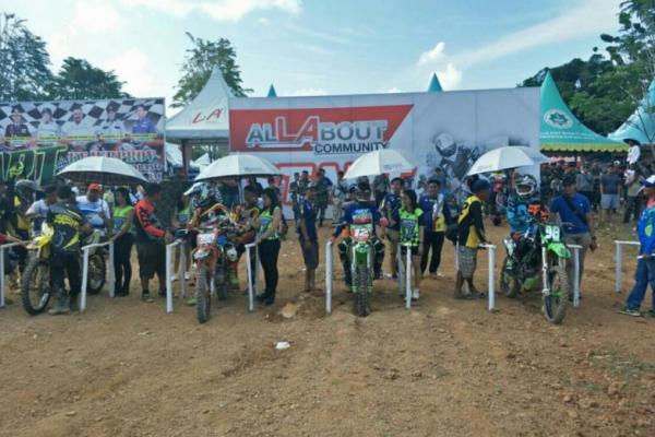 Crosser Kalimantan Barat Dapat Pengalaman dari Akbar Taufan dan Mamo Crosser Kalimantan Barat Dapat Pengalaman dari Akbar Taufan dan Mamo