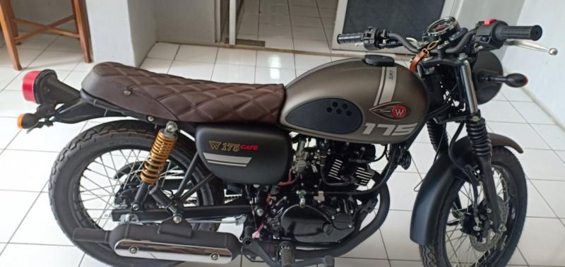 Jok Custom Kawasaki W175, Tipis Makin Klasik Jok Custom Kawasaki W175, Tipis Makin Klasik