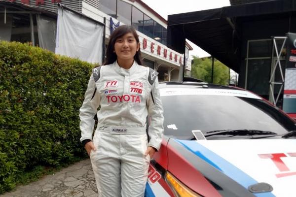 Alinka Hardianti, Srikandi Balap Indonesia yang akan berkiprah di 4 cabang balap pada 2017. (foto : budsan)