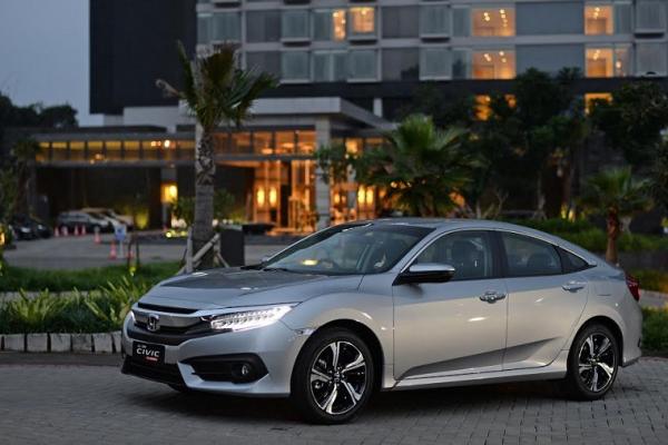 Honda Civic menguasai pasar di kelasnya pada penjualan bulan April 2017. (foto : hpm)