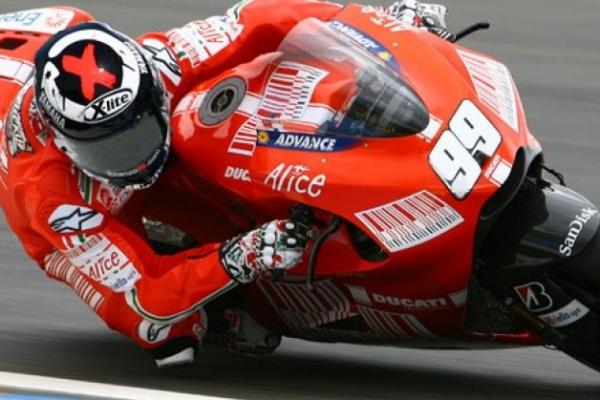 Jorge Lorenzo, optimis dan suka dengan aspal baru di sirkuit LeMans, Perancis. (foto : Ducati) 