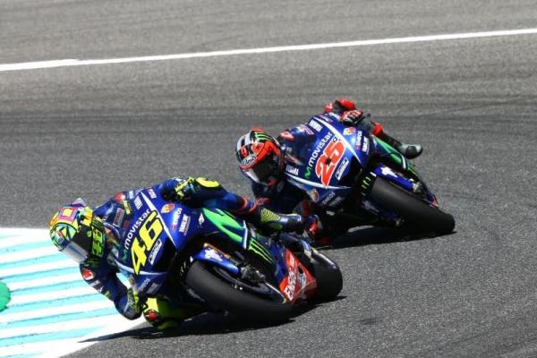 Duel Valentino Rossi dengan Maverick Vinales pertama dan itu terjadi di sirkuit LeMans, Perancis. (foto : MotoGP)