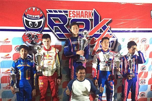 Keanon Santoso tampil gemilang dengan menjuarai kelas Senior Rok di seri 4 Kejurnas Gokart Eshark Rok Cup Sentul. (foto : budsan)