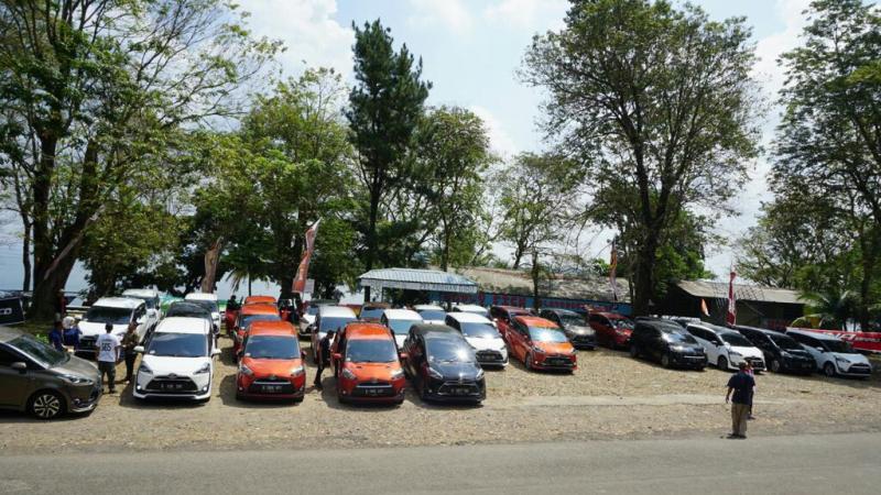 Jejeran mobil Toyota Sienta ramaikan acara