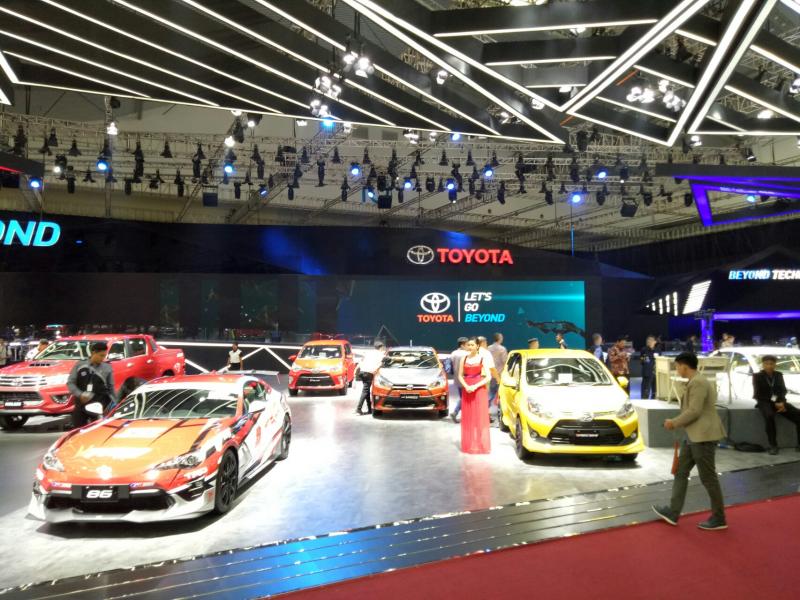 Booth Toyota mengambil space yang luas di GIIAS 2017. (foto : budsan)