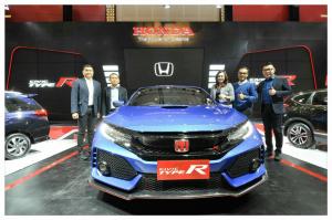 Honda Tampilkan Brilliant Sporty Blue Pada Civic Type R di Pameran Otomotif Surabaya 2017