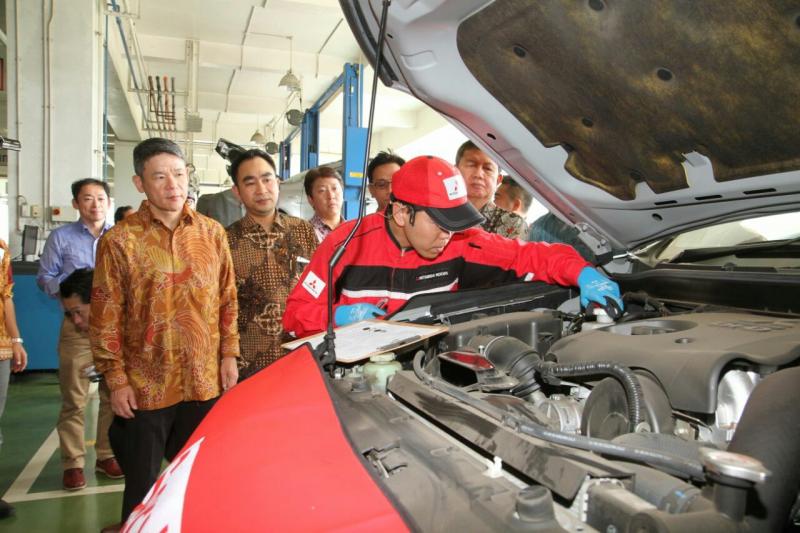 Presdir PT MMKSI di acara Mitsubishi Service Caravan di Alam Sutera, Tangerang baru-baru ini. (foto : budsan)
