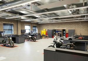 Royal Enfield Resmikan UK Technology Center Pusat Teknologi di Inggris