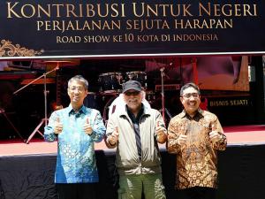 Mitsubishi FUSO Boyong Iwan Fals Roadshow di 10 Kota