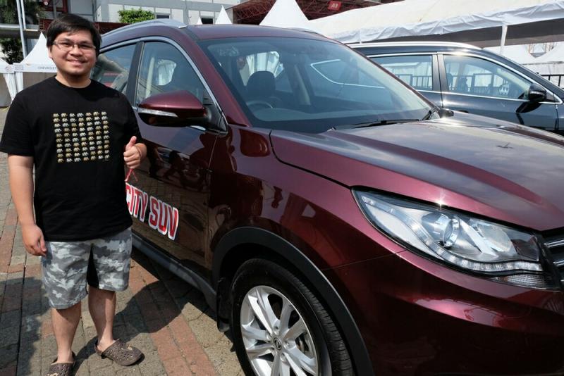 Test drive DFSK Glory 580 jadi primadona di IIMS 2018. (foto : ist)