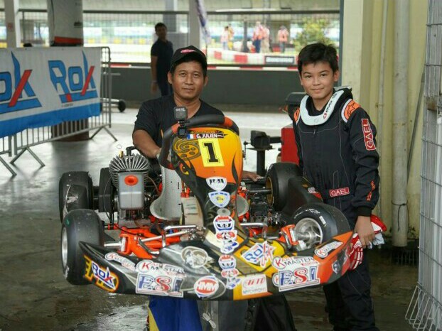 Gael Julien dan Trisno, mekanik yang sudah satu chemistry dengan pembalapnya. (foto : ist)