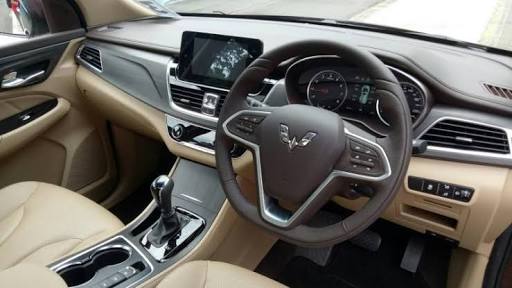 MPV Wuling Cortez dengan transmisi i-AMT paling enak diajak mudik. (foto: anto) 