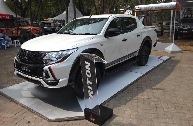 New Mitsubishi Triton Athlete jadi bintang SUV di Otobursa Tumplek Blek 2018. (foto: anto) 
