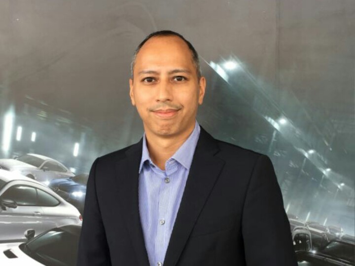 Dennis Kadaruskan, Mercedes-Benz lakukan preskon sendiri di GIIAS 2018. (foto : ist)