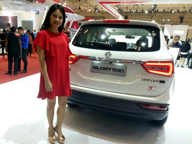 Andari Agustine, ternyata temenan dengan pembalap wanita Rally Marina. (foto : BS)