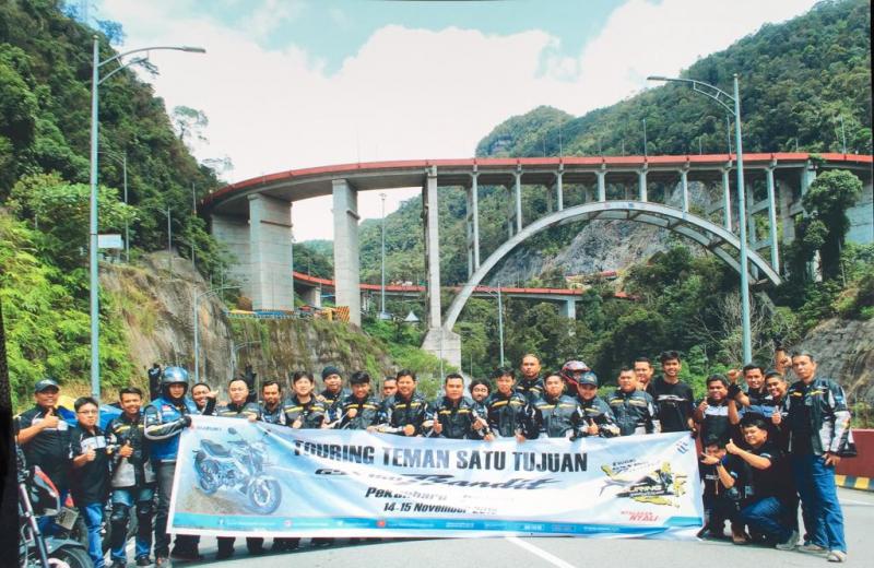 Ketangguhan dan kenyamanan Suzuki GSX150 BANDIT dibuktikan di turing Pekanbaru - Padang. (foto: Robert) 
