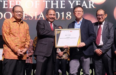 Rudy Chen (kedua dari kiri), pengembangan digital diperlukan untuk memperluas pasar asuransi yang penuh tantangan. (foto: ist) 