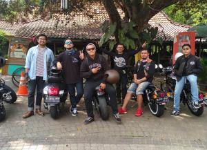 Ngopi di Warung Solo Bersama "The Weekender", Kumpulan Bikers Spesialis Weekend