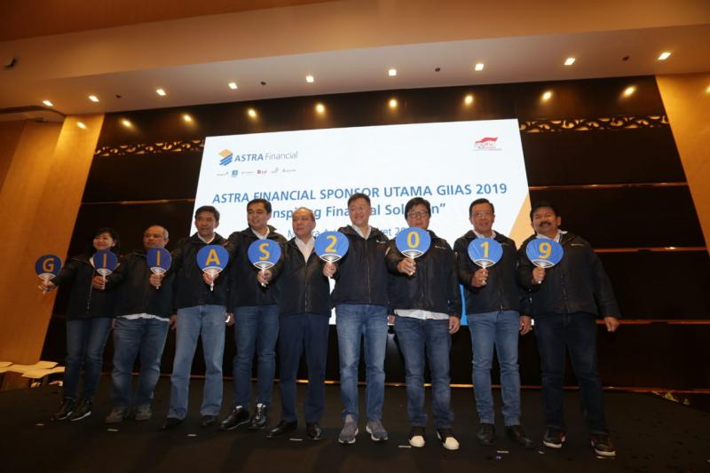 Suparno Djasmin didampingi enam pimpinan LJK dari Grup Astra yang ikut mendukung GIIAS 2019 kali ini.