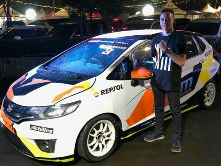 Avila Bahar yang kini memperkuat tim ABM Motorsport akan bersaing dengan sang ayah, Alvin Bahar. (foto : ist)