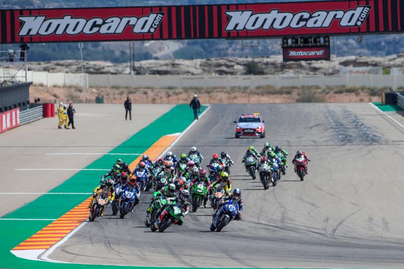 Sempat di deretan depan, Galang Hendra crash di lap 4 WSSP 300 Spanyol. (foto : ist)