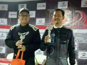 Wow, Dokter Asal Makassar Ini Gondol Trofi Juara 1 Balap Mobil di Sentul