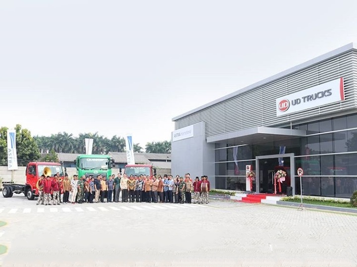Kedua Cabang Astra UD Trucks ini menawarkan pelayanan lengkap 3S yaitu Sales, Service, dan Spare Parts serta pelayanan servis kunjung. (astraudtrucks).