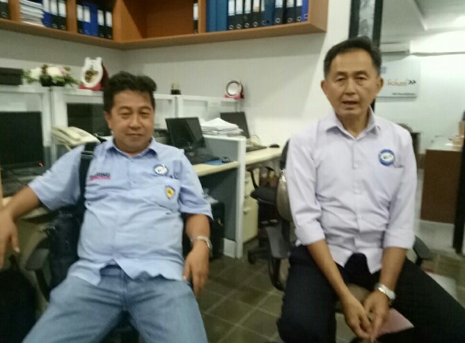 Irawan Sucahyono (kanan) bersama Hendra Raharja, Ketua Komisi Slalom IMI Pusat. (foto : bs) 