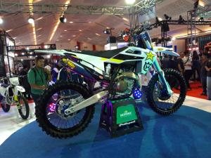 Husqvarna Luncurkan Dua Model Ikonik, FC 450 Rockstar Edition & Vitpilen 701