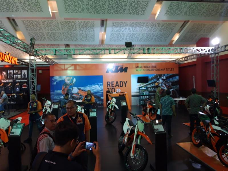 Booth KTM di pameran Telkomsel IIMS 2019, hall C JIexpo, Kemayoran