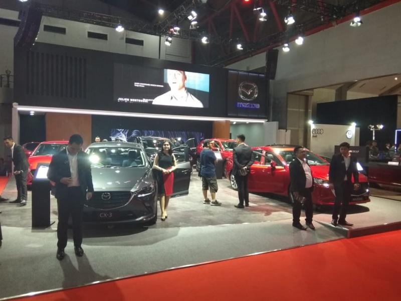 Khusus untuk model Mazda 2 akan mendapatkan lucky dip berupa Limited Carbon Carpet atau Premium Glass Coating. (anto)  