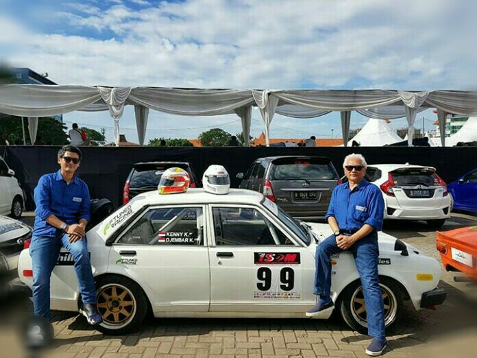 Djembar Kartasasmita & Kenny Kartasasmita sesaat sebelum melakukan start Parade & Talk Show di Telkomsel IIMS 2019
