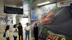 Daihatsu Hadirkan Suasana Sahabat di Stasiun MRT Cipete Raya