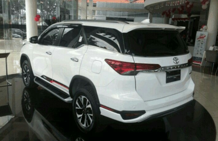 Fortuner konsisten sebagai penyumbang terbesar prestasi ekspor Toyota Indonesia. (foto : ist) 