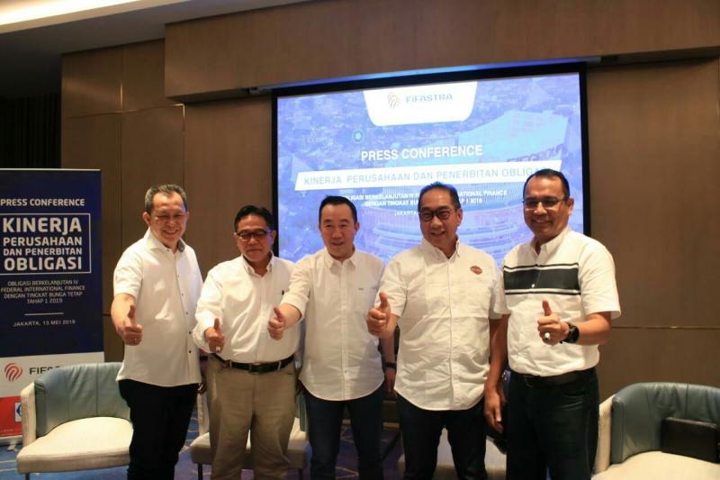 Board of Director FIF Group pada preskon penerbitan obligasi dan bukber bersama media di Jakarta, Senin hari ini