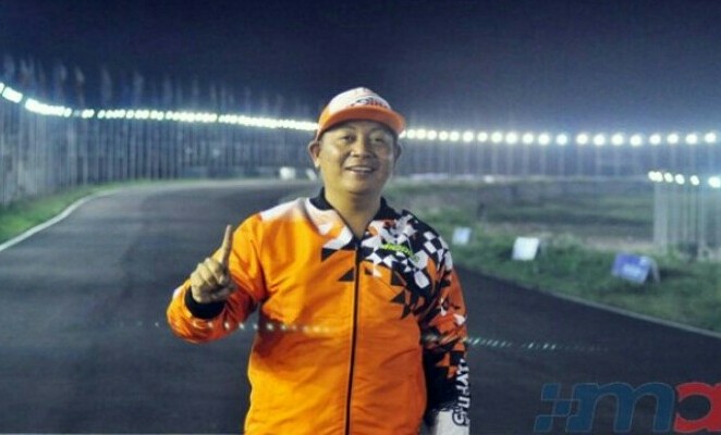 H. Rusdi Masse dengan latar belakang sirkuit Bukit Mario sukses besar di Pileg 2019 berkat investasi prestasi di motorsport.  (foto : motoraceid) 