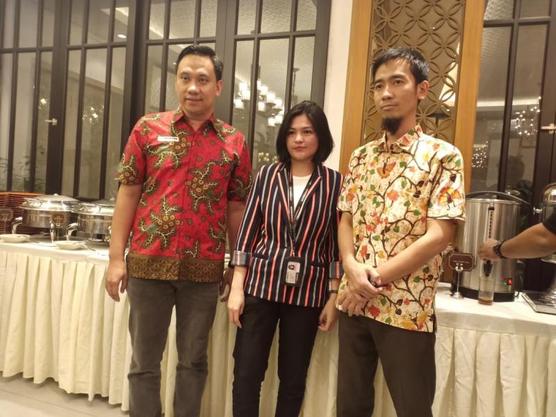 Apriyanto Yuwono (kiri) bersama Manajemen Hankook Indonesia di acara Media Breakfasting di Jakarta (14/5). (foto: istimewa) 