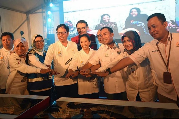 10 SPBU tersebut diresmikan langsung oleh Menteri BUMN Rini Soemarno didampingi Direktur Pemasaran Ritel Pertamina, Mas’ud Khamid di SPBU KM 379 Kabupaten Batang. 