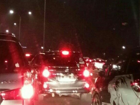 Kemacetan terjadi hingga 14 km karena terjadi pergeseran pemudik justru setelah Lebaran hari pertama