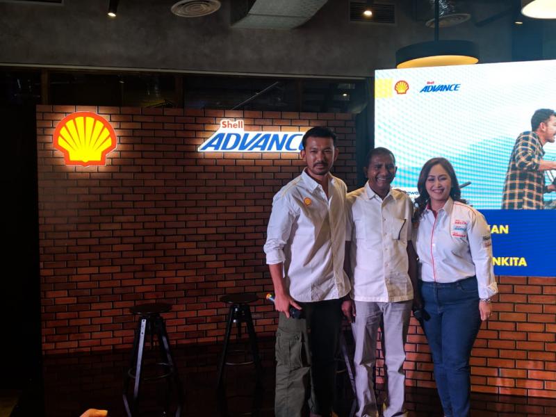 Aktor Rio Dewanto (kiri) ingin sebarkan semangat Mansetus Balawala kepada semua motoris di Indonesia