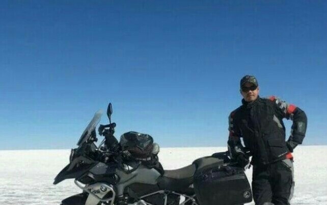 Mohamad Irfan, putra kedua Ketua MA HM Hatta Ali saat melakukan turing moge di Namibia, Afrika. (foto : fb dian cahyadi) 