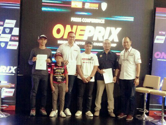 Mago, Sadikin Aksa, Imam Sulisto dan perwakilan pembalap pada launching Oneprix di Jakarta kemarin. (foto : bs) 
