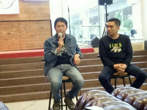 Hendra Noor Saleh (kiri) dan Rudy MF, proyeksikan IIMS Motobike Expo sebagai event tahunan. (foto : bs) 