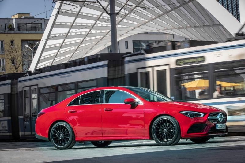 Mercedes-Benz siap menghadirkan penampilan perdana new CLA Coupé dan new GLE SUV. (ist) 