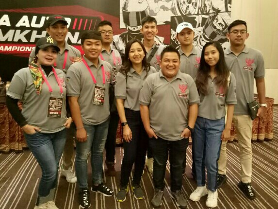 Herdiko (bertopi putih) bersama skuad tim Indonesia di AAGC Yogyakarta. (foto : bs) 