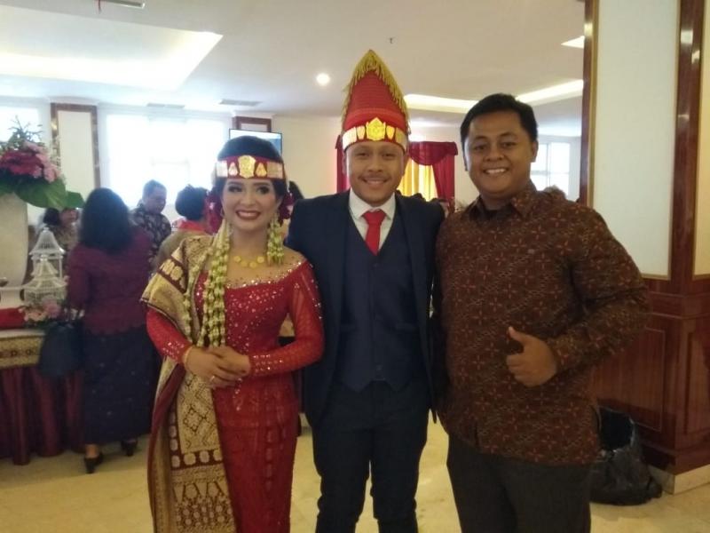 Harold Donnel (tengah) dan Jessica (kiri), terima kasih atas perhatian dari rekan-rekan jurnalis otomotif. (anto) 