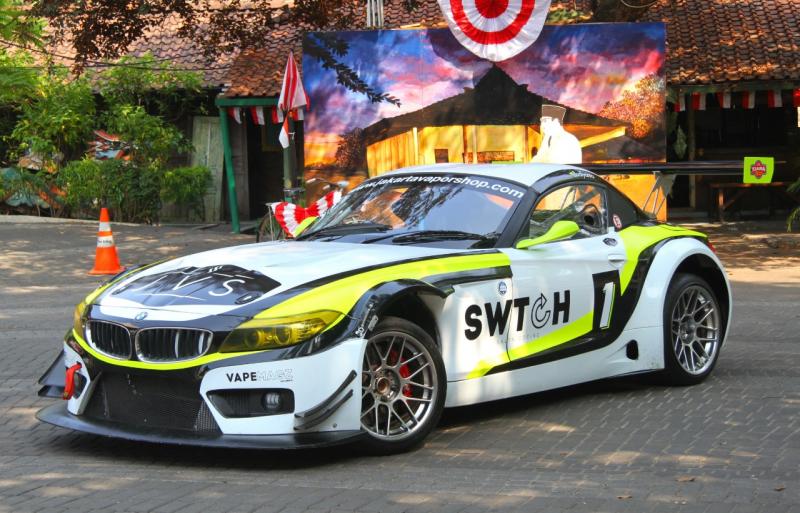 BMW Z4 dari Tim JVS Swtch Kiara ini telah melakukan sesi pemotretan oleh Tim Mobilinanews di Warung Solo, Jakarta Selatan. (foto: Banar) 