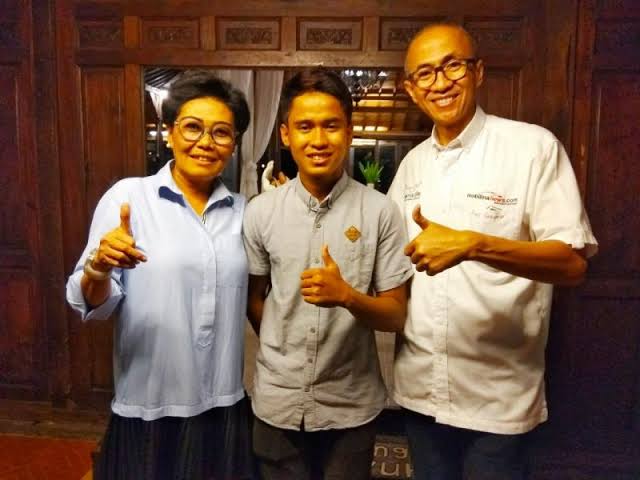 Dani Sarwono (kanan) bersama Lola Moenek (kiri), GM Sentul International Circuit dan pembalap motor Galang Hendra beberapa waktu lalu. (foto: anto) 