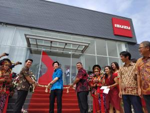 Perluas Jaringan, Isuzu Resmikan Outlet Baru di Cirebon