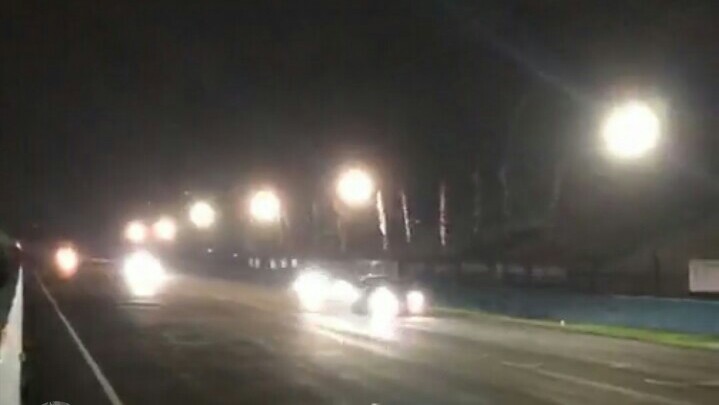 Sesi free practice ISSOM Night Race pada Kamis malam ini sempat diwarnai lampu mati di beberapa tikungan, namun segera bisa diatasi